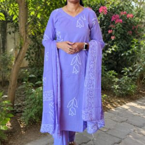 Women's Lavender Floral Printed Kurta Set with Dupatta | V-Neck Ethnic Wear